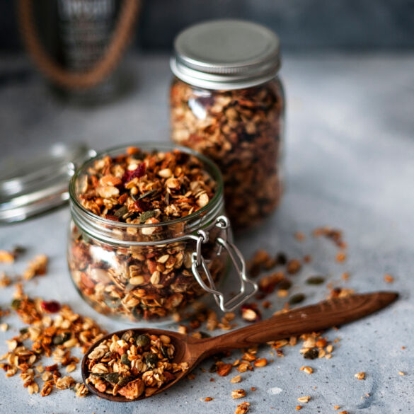 Granola / Shutterstock