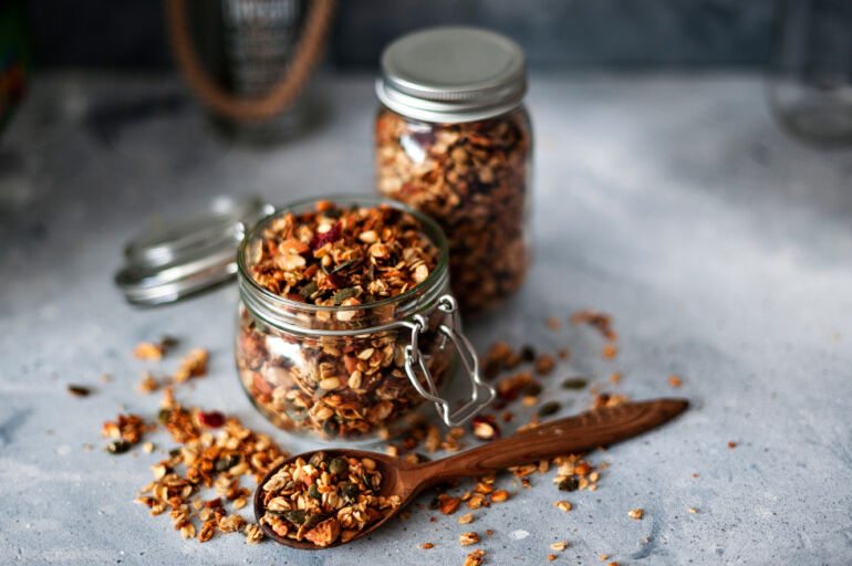 Granola / Shutterstock