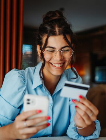 Pirkti internetu / Shutterstock