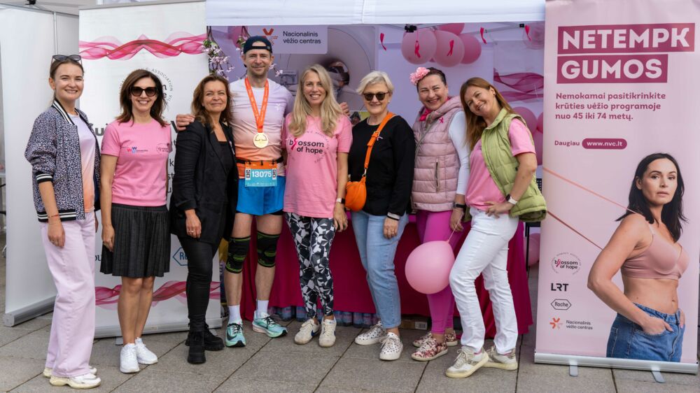 Vilniaus maratone pasirodė rožinė minia: siuntė žinutę, kurią turi išgirsti kiekviena moteris
