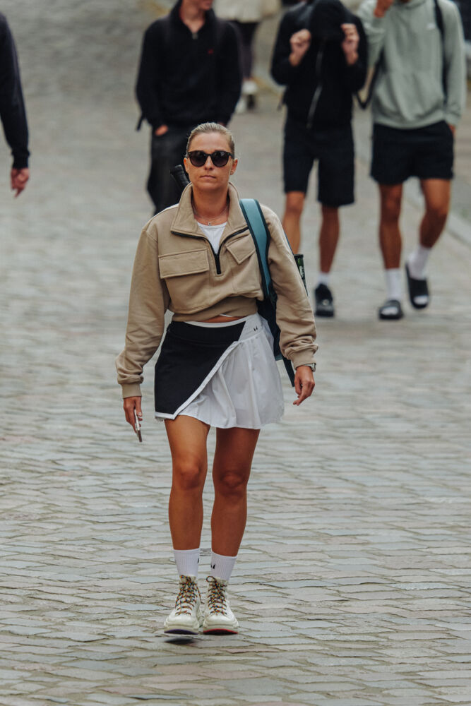 Gatvės mada Klaipėdoje: nuo sportinės klasikos iki elegantiškų akcentų