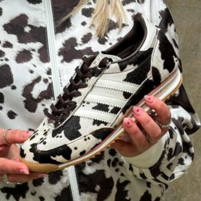 adidas karvės rašto sportiniai bateliai