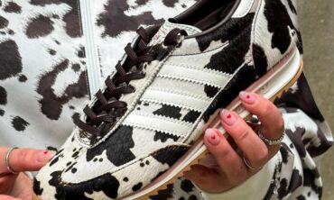 adidas karvės rašto sportiniai bateliai
