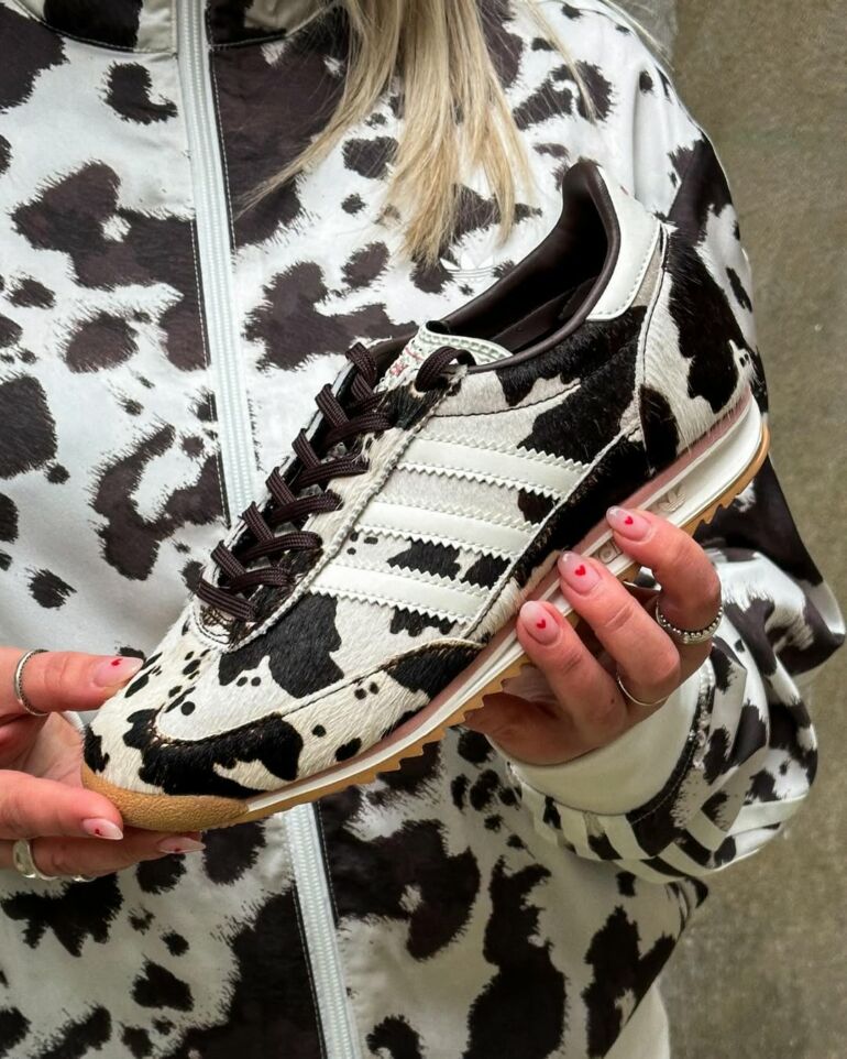 adidas karvės rašto sportiniai bateliai
