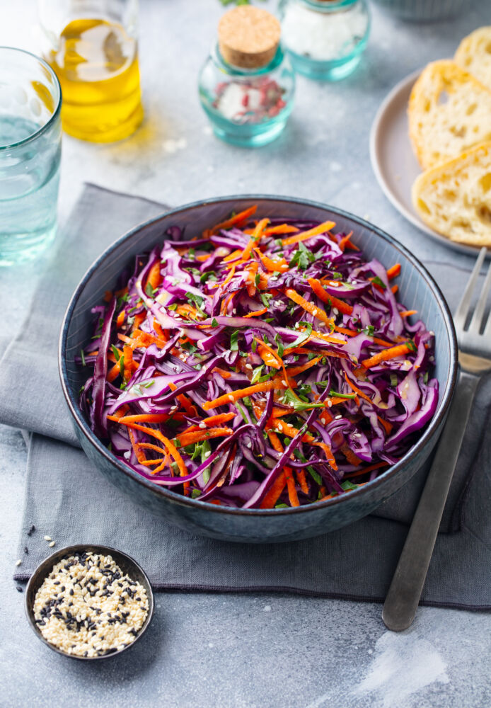 Skaniausios Coleslaw salotos: klasikinis receptas ir gardžios variacijos