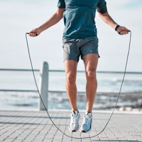 Šokinėti su šokdyne / Shutterstock