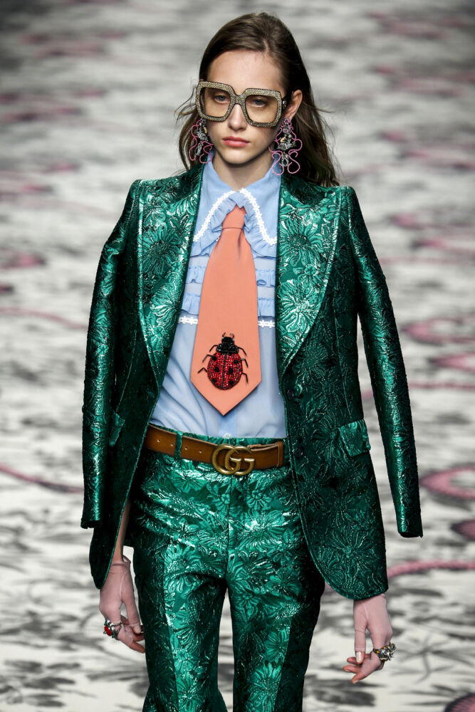 Nauja „Gucci“ era: mados namai pristatė pirmuosius Demnos Gvasalia modelius