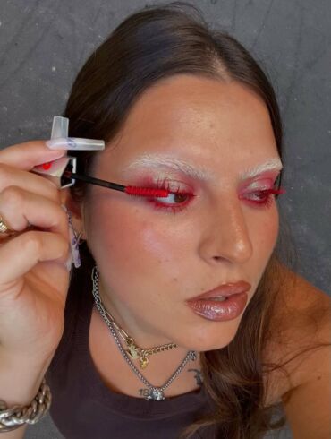 raudonas blakstienų tušas