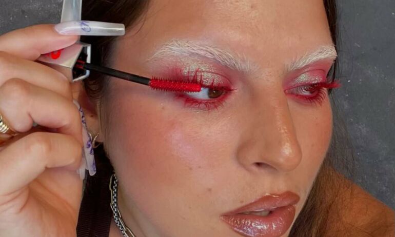 raudonas blakstienų tušas