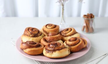 Mielinės bandelės su cinamonu / Shutterstock