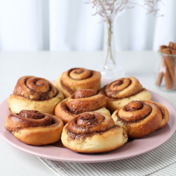Mielinės bandelės su cinamonu / Shutterstock