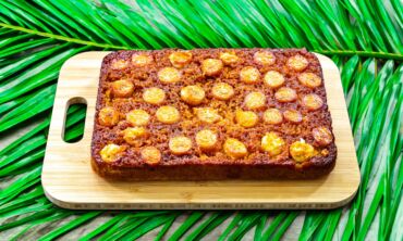 Karamelizuotų bananų pyragas / Shutterstock